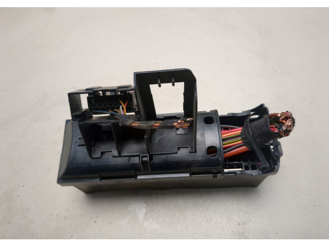 Блок предохранителей Volkswagen Golf Plus