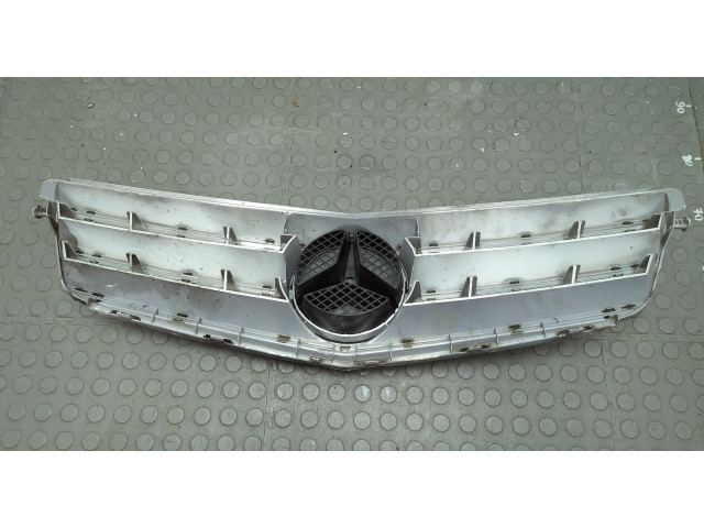 Решетка радиатора  Mercedes C W204 2006-2015          