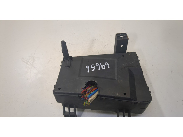 Блок предохранителей  Mitsubishi Space Star      MR301312    1.6