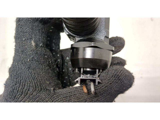 Форсунка топливная  Volkswagen Golf Plus    038130073AG     