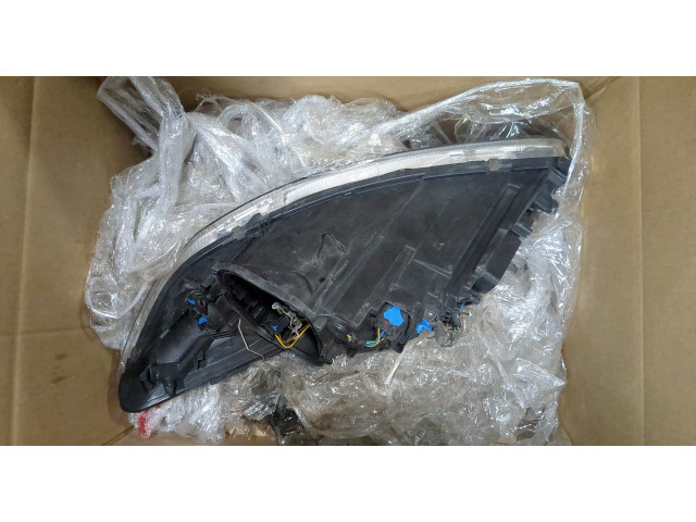 Фара передняя  Volvo C30 2010-2013 правая 