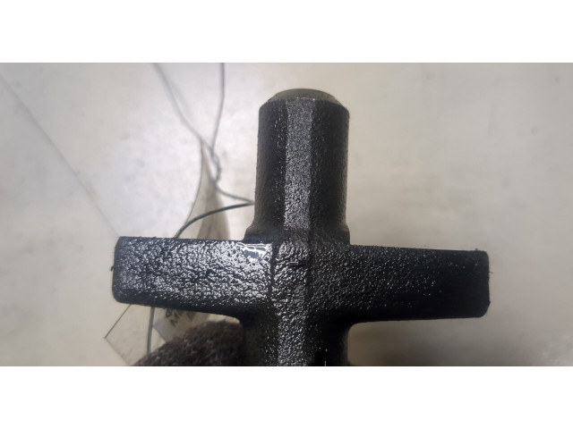 Форсунка топливная Mitsubishi Pajero / Montero 2000-2006