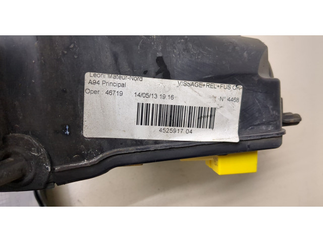 Блок предохранителей  KIA Carens 2006-2012       Peugeot 208 1.2