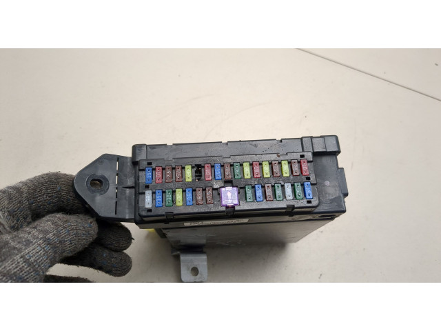 Блок предохранителей  Toyota Sequoia 2008-      827300C180   