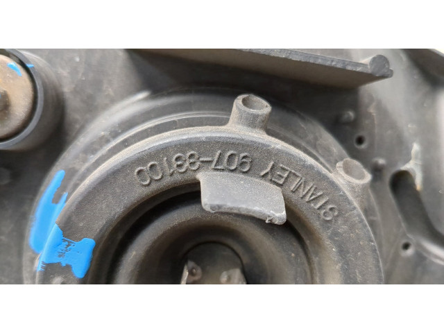 Фара передняя Mazda MPV 1999-2006 левая