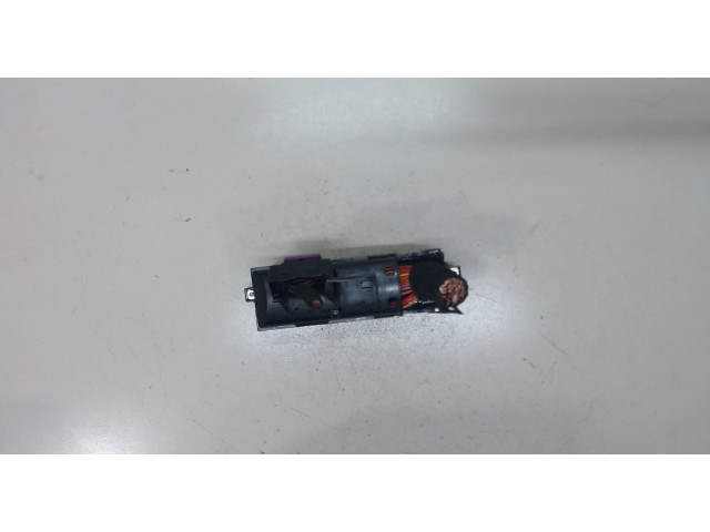 Блок предохранителей Audi Q3 2011-2014 000937615B