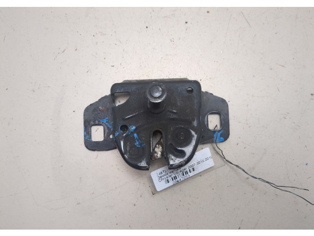 Замок капота  Chrysler Voyager 2007-2010     