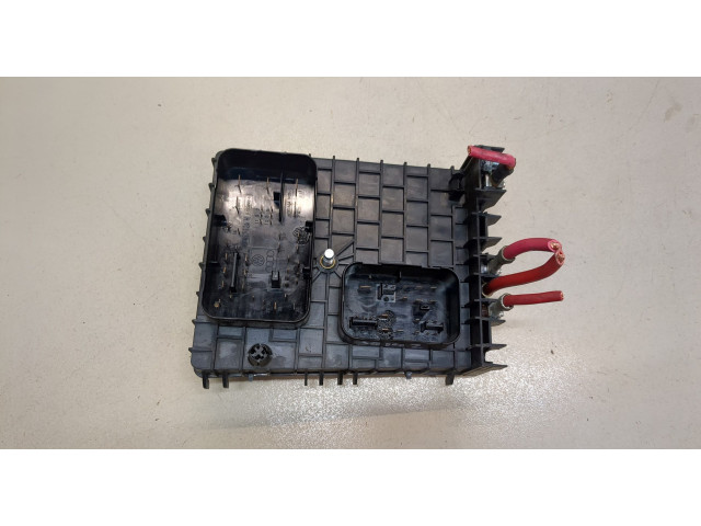 Блок предохранителей Volkswagen Golf 5 2003-2009 1K0937124H