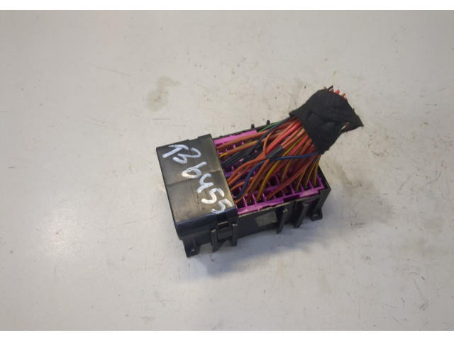 Блок предохранителей  Skoda Yeti 2009-2014      7H0937617    