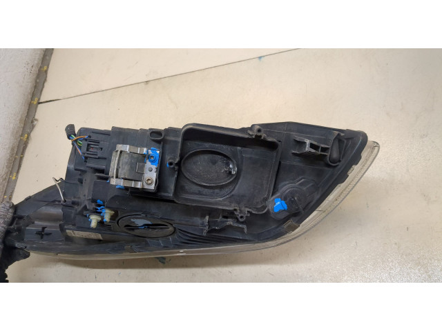 Фара передняя  Volvo C30 2010-2013 правая 