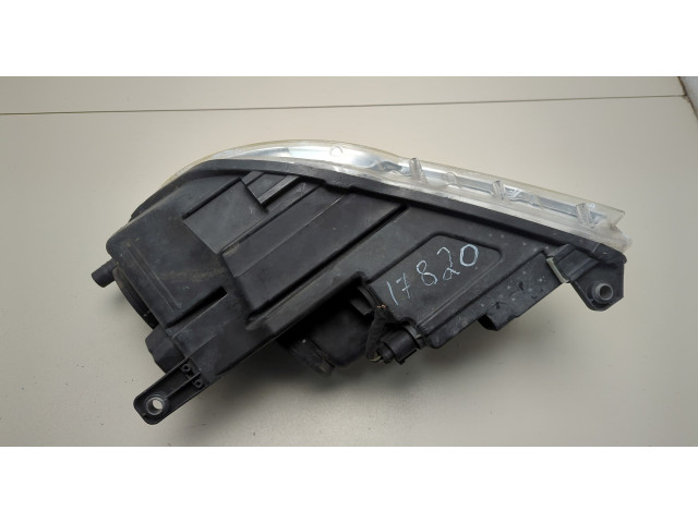 Фара передняя  Volkswagen Tiguan 2007-2011 правая 