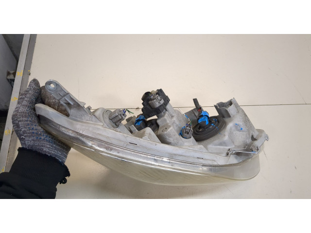 Фара передняя Toyota Corolla Verso 2002-2004 правая