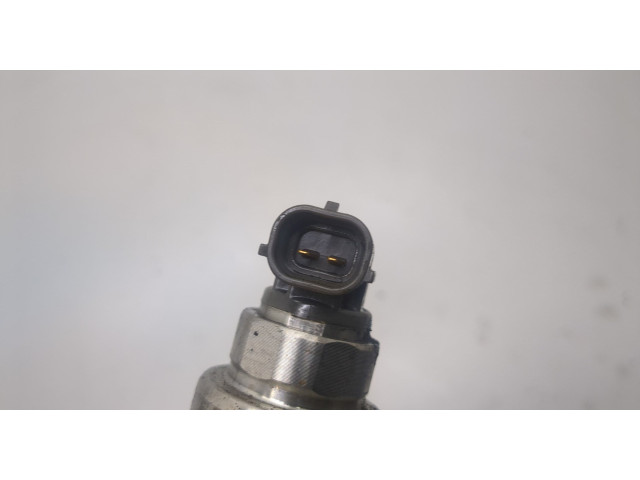 Форсунка топливная  Opel Meriva 2010-2018    55567729     