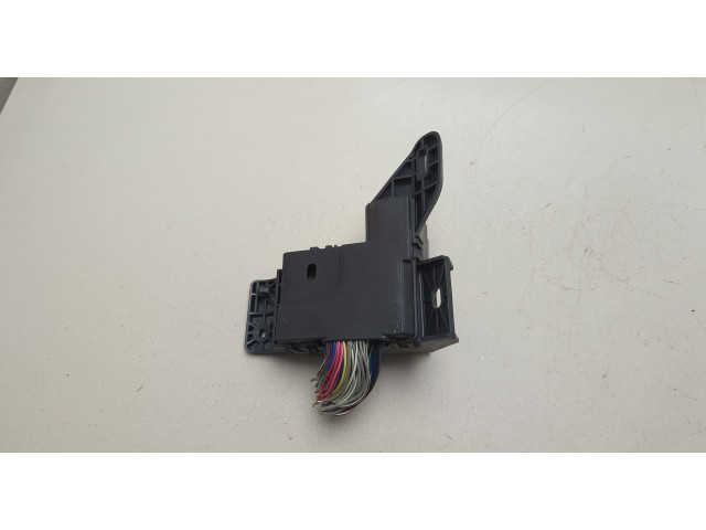 Блок реле Toyota Matrix 2002-2008 88972394