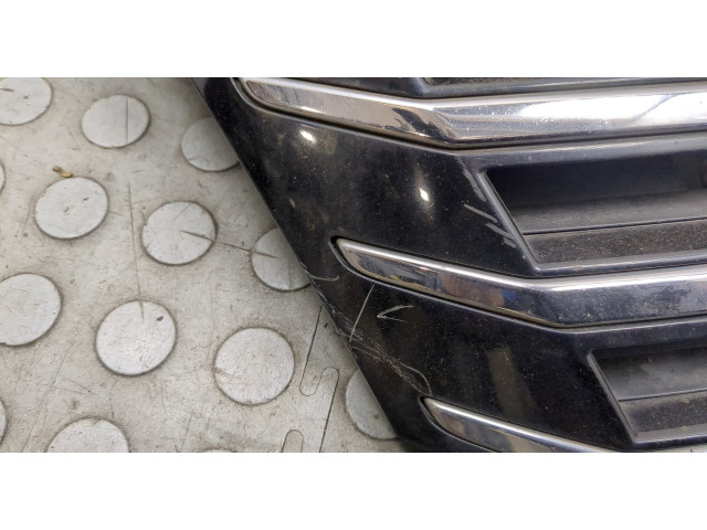 Решетка радиатора  Volkswagen Passat 7 2010-2015 Европа          3AA853651