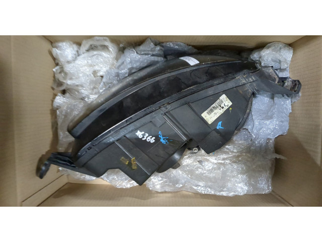 Фара передняя Citroen C4 Grand Picasso 2013-2018 правая