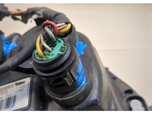 Фара передняя  Volvo V70 2001-2008 левая 