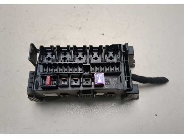 Блок предохранителей  Buick Encore GX 2019-2024         