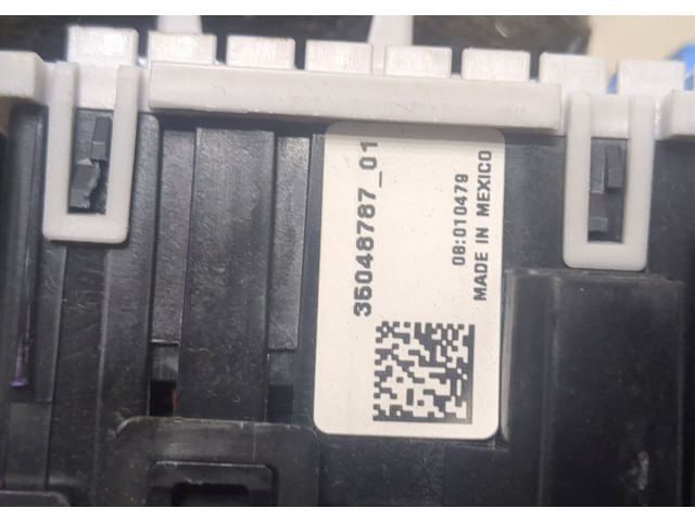 Блок предохранителей Cadillac XT4 35048787