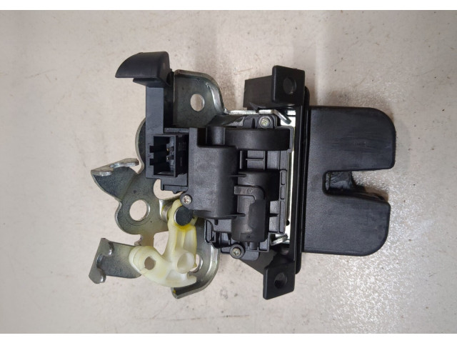 Замок багажника Skoda SuperB 2008-2015