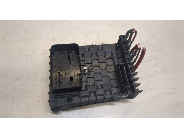 Блок предохранителей Volkswagen Golf 5 2003-2009 1.9