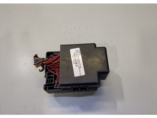 Блок предохранителей  Chevrolet Camaro 2009-2013      13676641    3.6