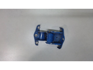 Петля двери Opel Vivaro 2001-2014