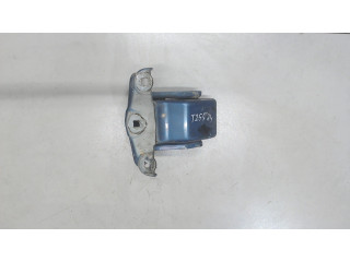 Петля крышки багажника Opel Vivaro 2001-2014