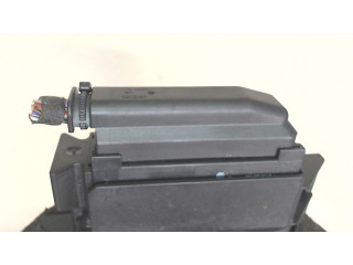 Блок управления стояночным тормозом Volkswagen Tiguan 2011-2016