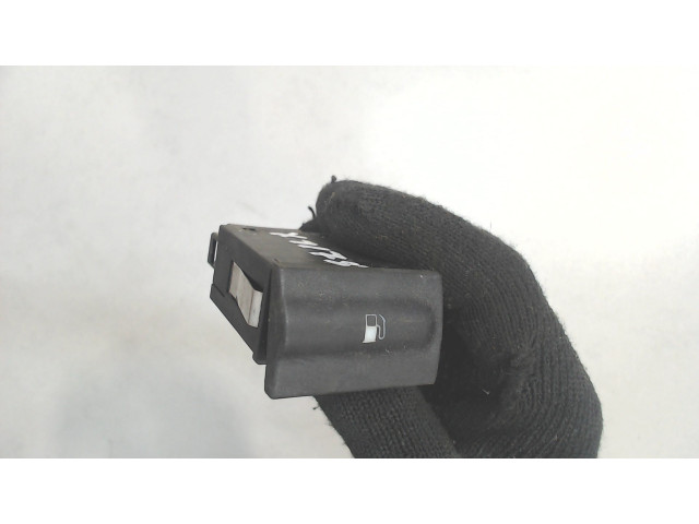 Кнопка лючка топливного бака Skoda Octavia Tour 2000-2010