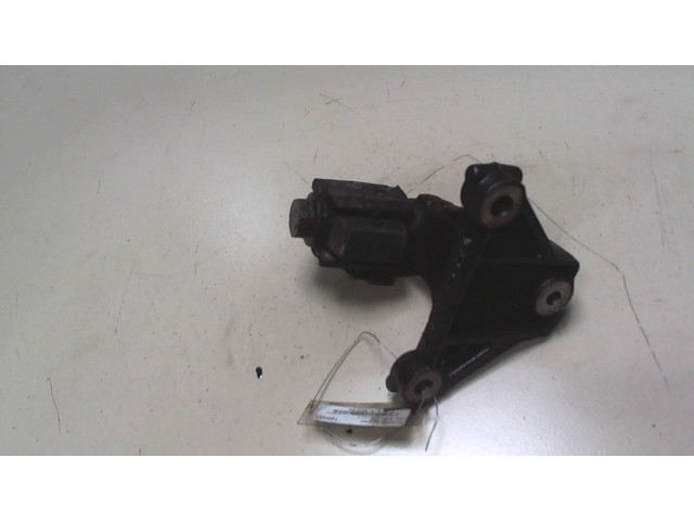 Кронштейн двигателя Opel Vivaro 2001-2014