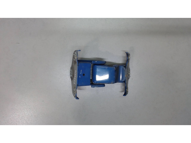 Петля двери Opel Vivaro 2001-2014