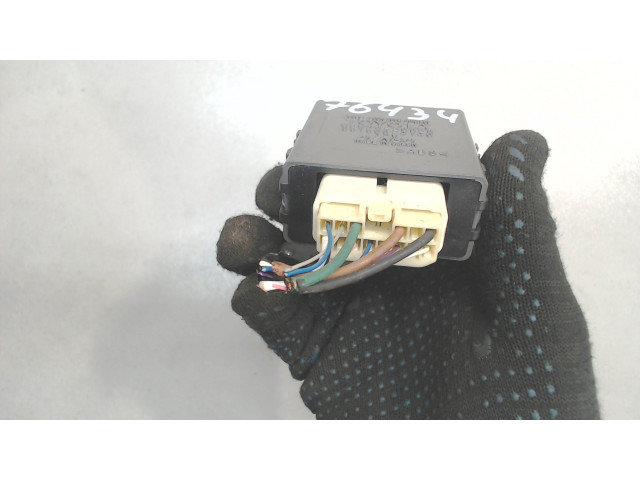 Блок управления дверьми Toyota Avensis 3 2009-2015 