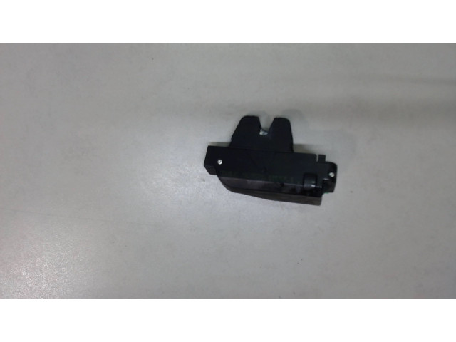 Zámek zadních dveří