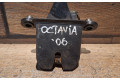 Замок багажника 1Z5827501C, SN3CC    Skoda Octavia Mk2 (1Z) 2004 - 2013 года