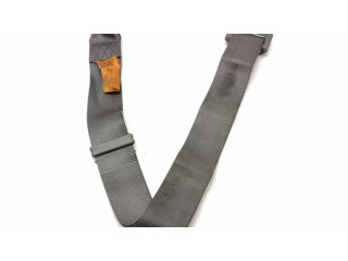 Средний ремень безопасности ()