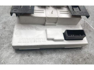 Дисплей 8200622637 Renault Clio II