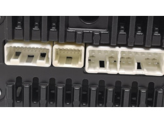 Радио/ проигрыватель CD/DVD / навигация