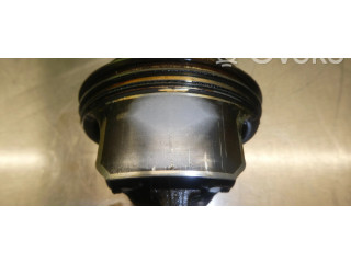 Píst 11257551550 BMW 1 E81 E87 pro benzínový motor 2.0