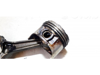 Píst KIA Clarus pro benzínový motor 2.0