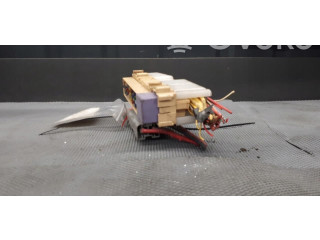 Блок предохранителей  8200241944   Renault Clio III    