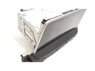 Радио/ проигрыватель CD/DVD / навигация