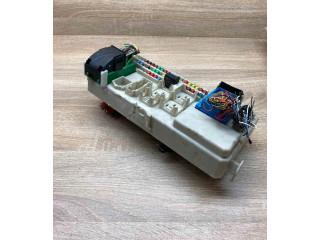 Блок предохранителей 05044520, 51919938   Volvo C30    