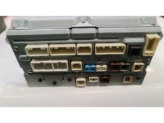 Радио/ проигрыватель CD/DVD / навигация