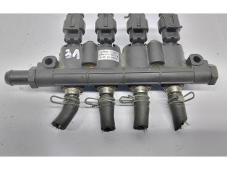 Топливная рампа 67R010256 Mazda 626