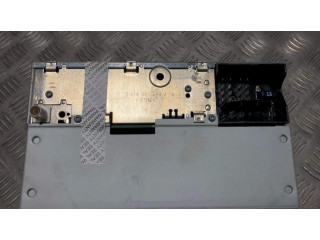 Радио/ проигрыватель CD/DVD / навигация