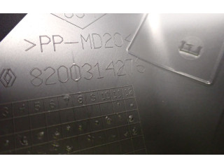 Блок предохранителей  8200683706   Renault Clio III    