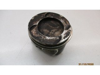 Píst 270920   Mercedes-Benz B W246 W242  pro benzínový / Газ motor 2.0 270.920 Benzinas-Dujos