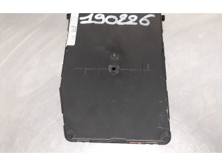 Блок предохранителей  8201054131   Renault Clio III    