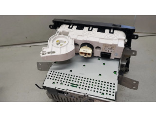 Радио/ проигрыватель CD/DVD / навигация